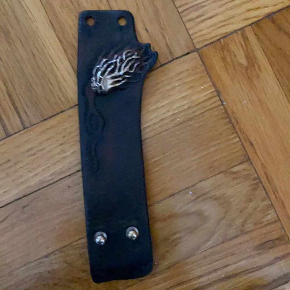 Custom made men’s leather with silver design bracelet - Picture 4 of 11